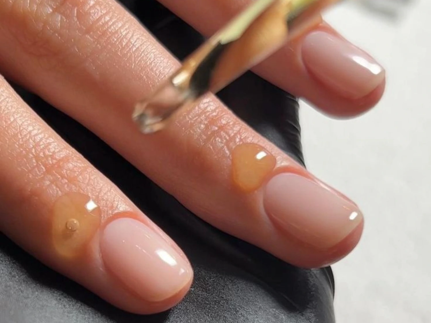 Luxe Mani (incl. Massage & Scrub)